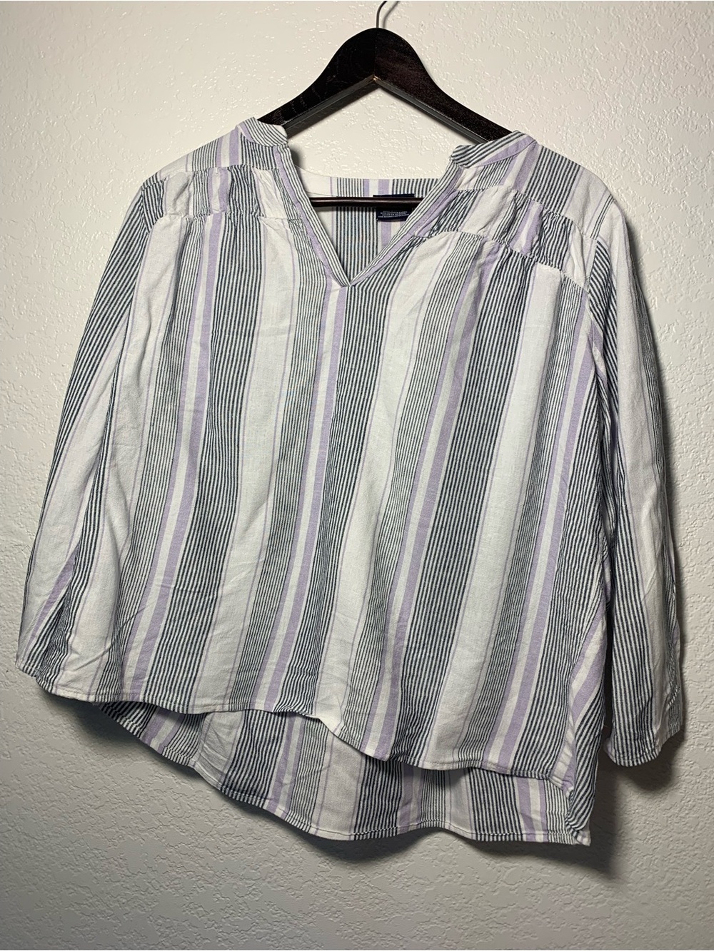 Splendid Striped V-Neck Tunic in White, Gray & Lavender Rayon Linen Blend | S